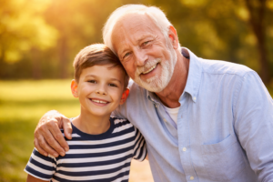 Niño con abuelo
